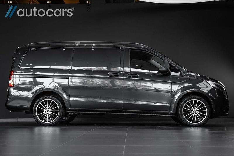 Mörkgrå (grå) Begagnad 2022 Mercedes Vito Van | 398 750 kr (Lite dyr) - Bild 1/4