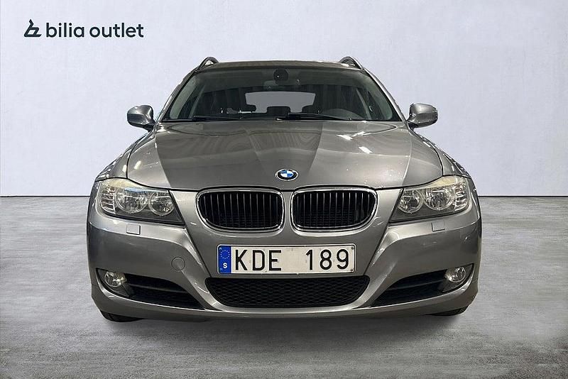 Begagnad BMW 318 Comfort Edition 143 HK (105 kW) 2009 Grå Kombi