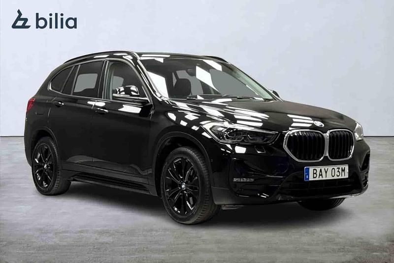 Svart Begagnad 2020 BMW X1 SUV | 289 000 kr (Marknadspris) - Bild 1/1