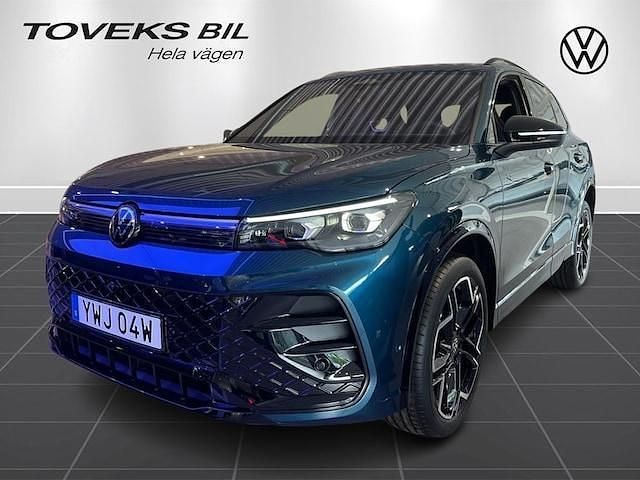 Mörkblå Ny 2025 VW Tiguan R-line SUV | 621 100 kr (Lite dyr) - Bild 1/4