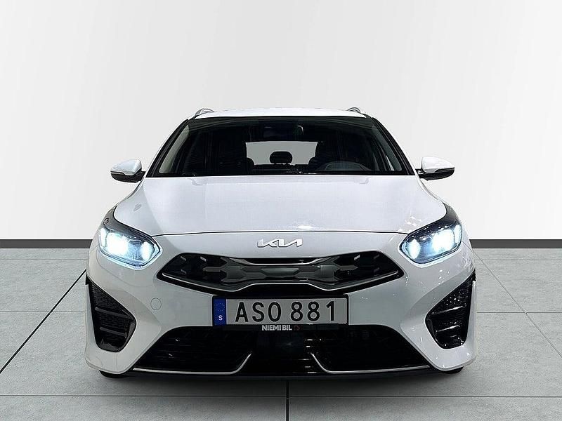 Begagnad Kia Ceed Sportswagon Advance 141 HK (103 kW) 2021 Vit Kombi