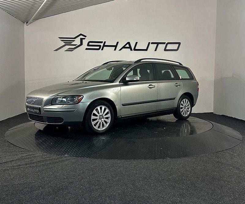 Ljusgrön (grön) Begagnad 2007 Volvo V50 Kinetic Kombi | 39 900 kr (Marknadspris) - Bild 1/4