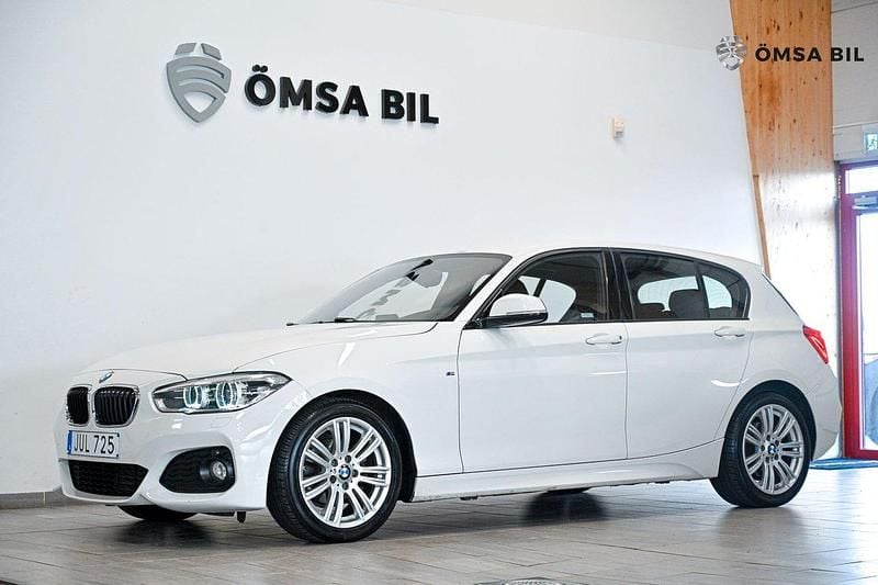 Vit Begagnad 2015 BMW 116 M Sport Halvkombi | 164 800 kr (Marknadspris) - Bild 1/4