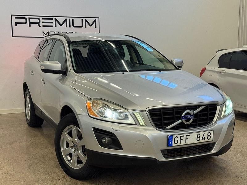 Ljusgrå Begagnad 2009 Volvo XC60 Momentum SUV | 99 900 kr (Bra pris) - Bild 1/4