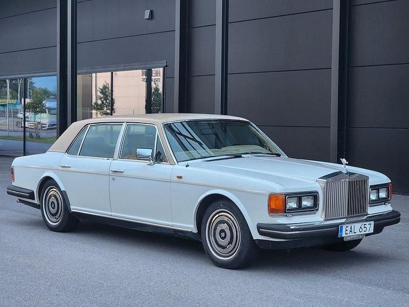 Begagnad Rolls Royce Silver Spur 241 HK (177 kW) 1985 Vit Sedan