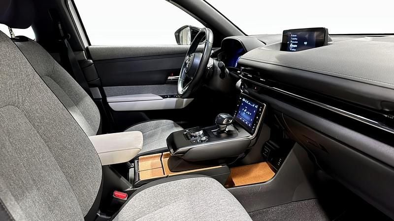 Begagnad Mazda MX30 107 kW (146 HK) 2022 Vit SUV