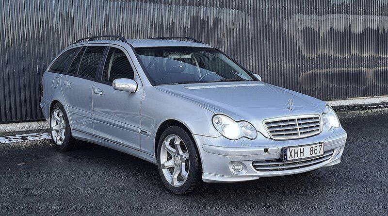 Silver Begagnad 2005 Mercedes C180 Sport Edition Kombi | 31 900 kr (Lite dyr) - Bild 1/2