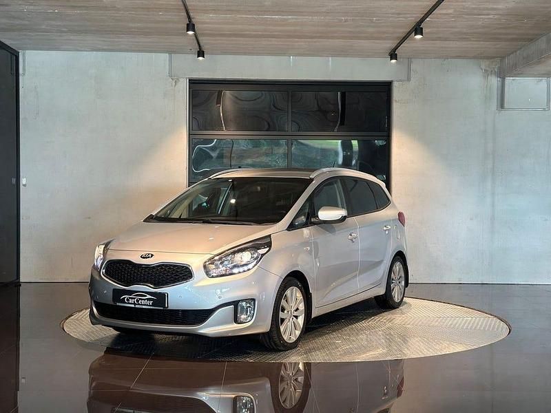 Gråmet Begagnad 2016 Kia Carens Minibuss | 129 000 kr (Lite dyr) - Bild 1/4