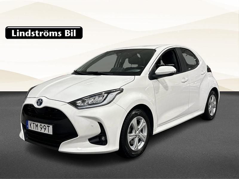 Begagnad Toyota Yaris 2022 Vit Halvkombi