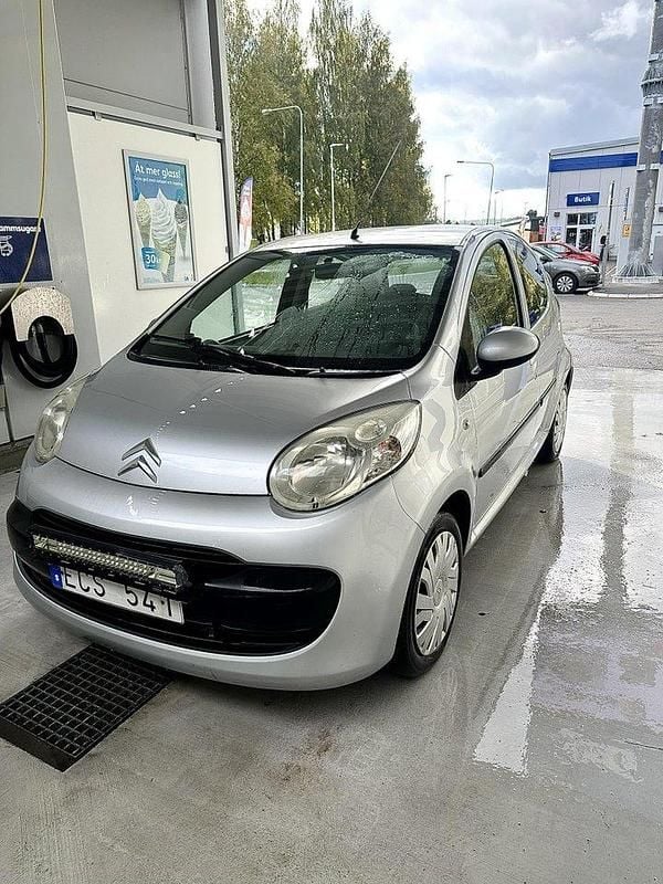 Silver Begagnad 2006 Citroën C1 Halvkombi | 26 900 kr (Marknadspris) - Bild 1/4