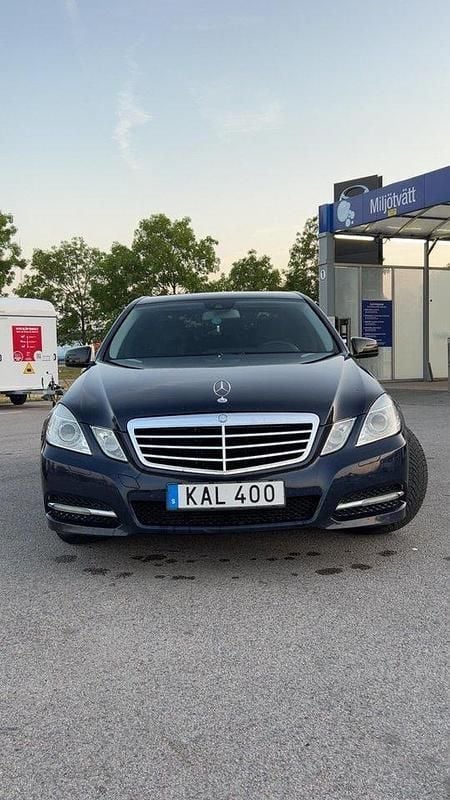 Blå Begagnad 2012 Mercedes E220 Sedan | 100 000 kr (Bra pris) - Bild 1/4