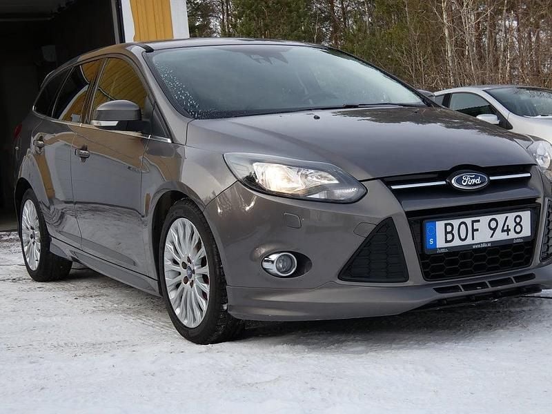 Begagnad Ford Focus Titanium 101 HK (74 kW) 2014 Brun Kombi