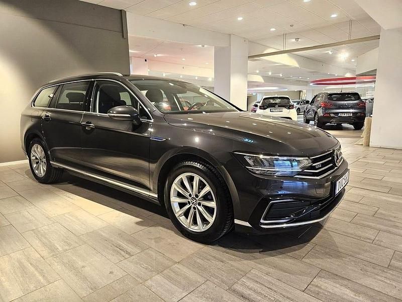 Begagnad VW Passat GTE 220 HK (161 kW) 2021 Grå Kombi
