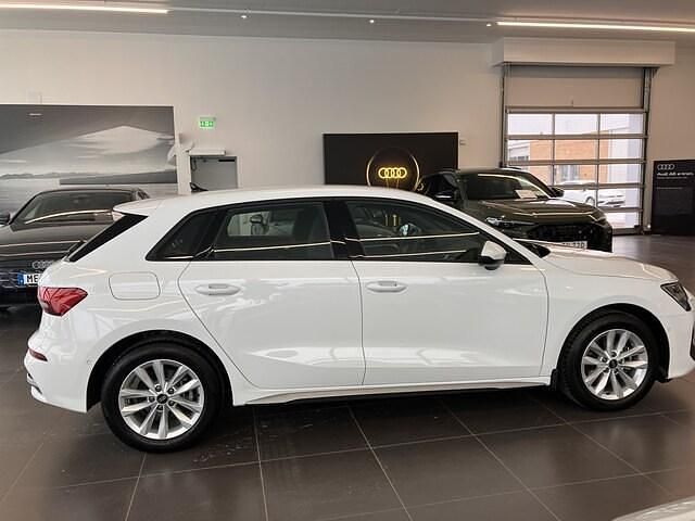 Begagnad Audi A3 Proline 150 HK (110 kW) 2024 Vit