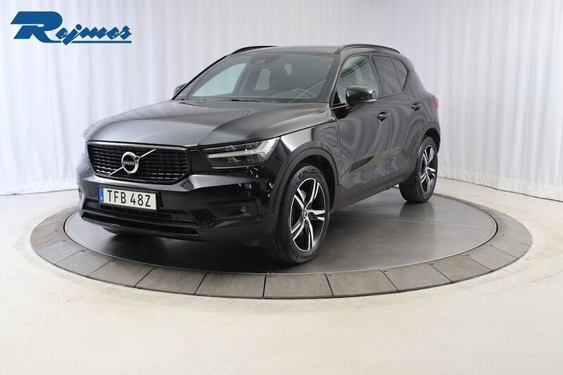 Svart Begagnad 2020 Volvo XC40 R-Design SUV | 329 800 kr (Marknadspris) - Bild 1/4