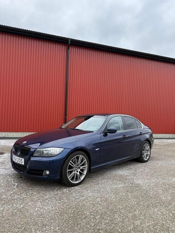 Begagnad 2011 BMW 325 Sedan | 90 000 kr (Bra pris) - Bild 1/4