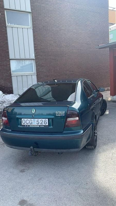 Begagnad Skoda Octavia 101 HK (74 kW) 1999 Metallic Halvkombi