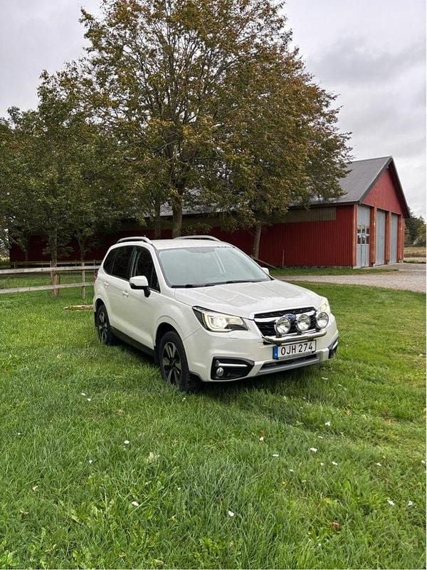 Vit Begagnad 2016 Subaru Forester SUV | 185 000 kr (Marknadspris) - Bild 1/4