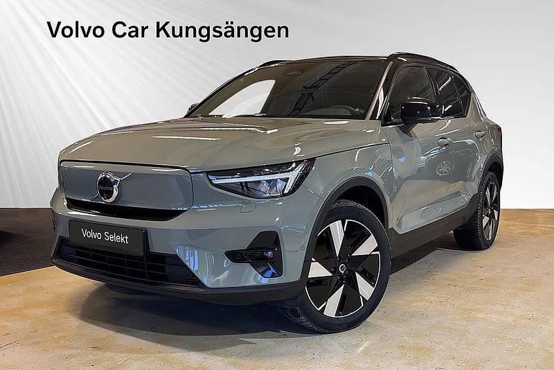 Grön Begagnad 2023 Volvo XC40 Single Motor Extended Range SUV | 409 900 kr (Bra pris) - Bild 1/3