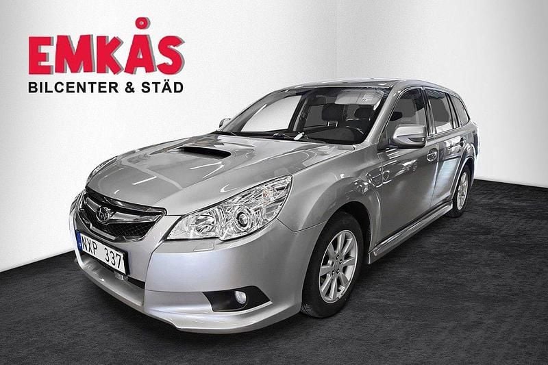 Silver Begagnad 2011 Subaru Legacy Kombi | 59 900 kr (Marknadspris) - Bild 1/4