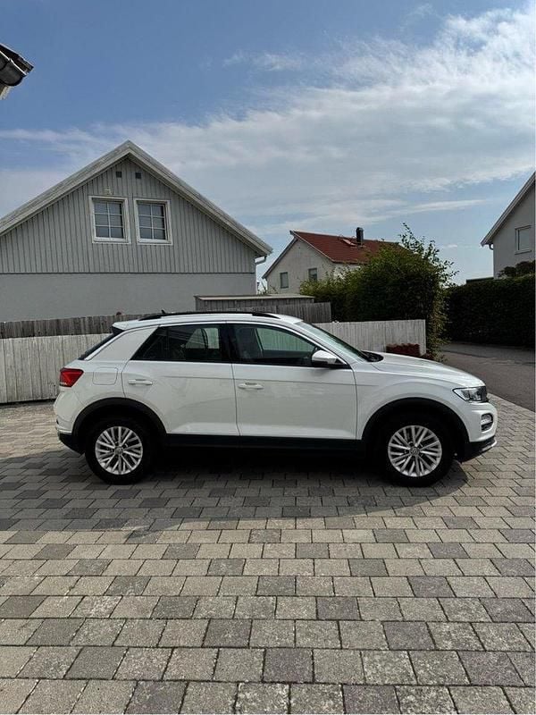 Vit Begagnad 2020 VW T-Roc SUV | 180 000 kr (Marknadspris) - Bild 1/4