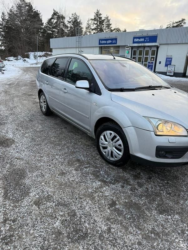 Begagnad Ford Focus 125 HK (91 kW) 2006 Kombi