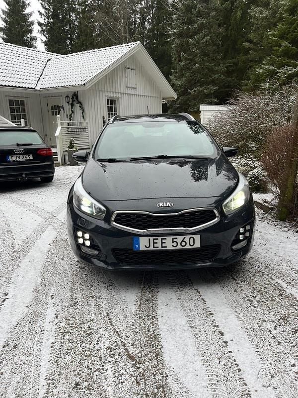 Svart metallic Begagnad 2016 Kia Ceed Sportswagon GT-Line Kombi | 79 500 kr (Bra pris) - Bild 1/4