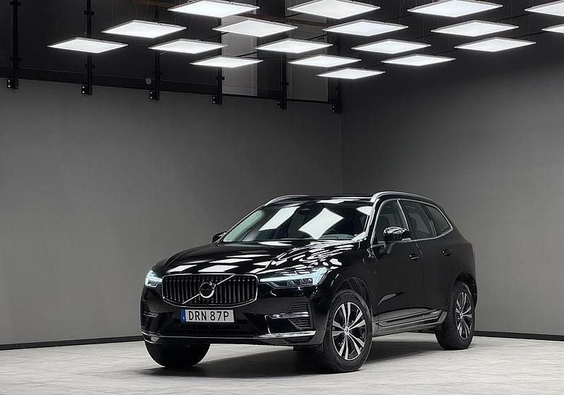 Svart Begagnad 2022 Volvo XC60 Momentum SUV | 429 900 kr (Marknadspris) - Bild 1/3