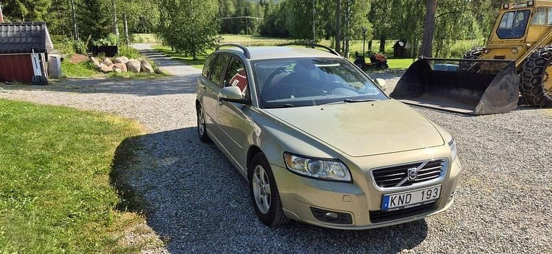 Grön Begagnad 2010 Volvo V50 Momentum Kombi | 42 500 kr (Bra pris) - Bild 1/4