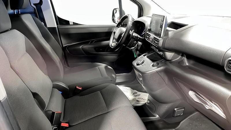 Begagnad Citroën Berlingo 131 HK (96 kW) 2023 Svart Minibuss