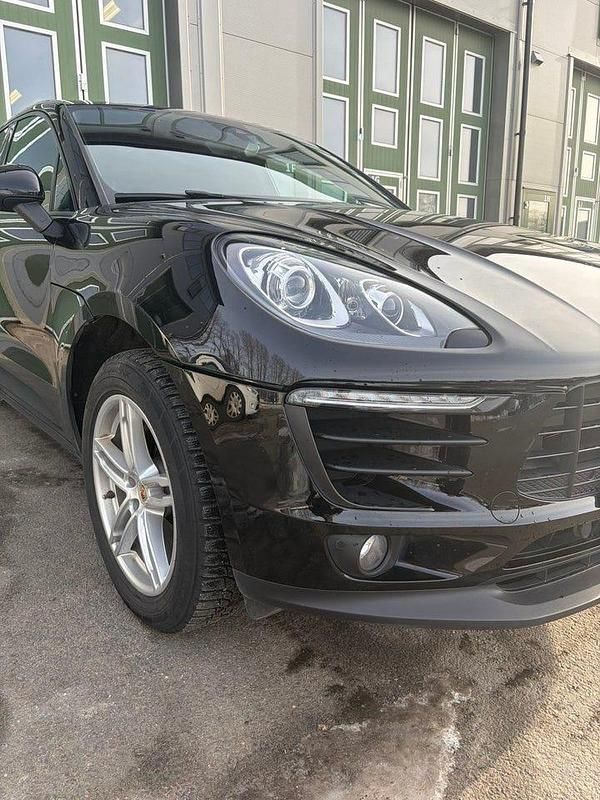 Begagnad Porsche Macan 252 HK (185 kW) 2017 Svart SUV