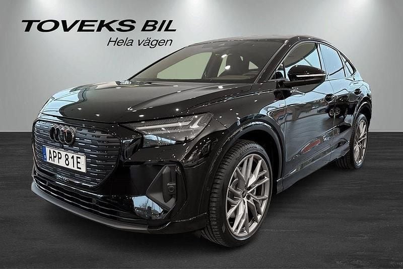 Mytsvart metallic Begagnad 2025 Audi Q4 Sportback e-tron S-Line SUV | 739 900 kr - Bild 1/4