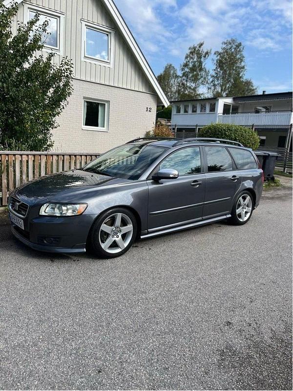 Grå Begagnad 2009 Volvo V50 R-Design Kombi | 39 800 kr - Bild 1/4