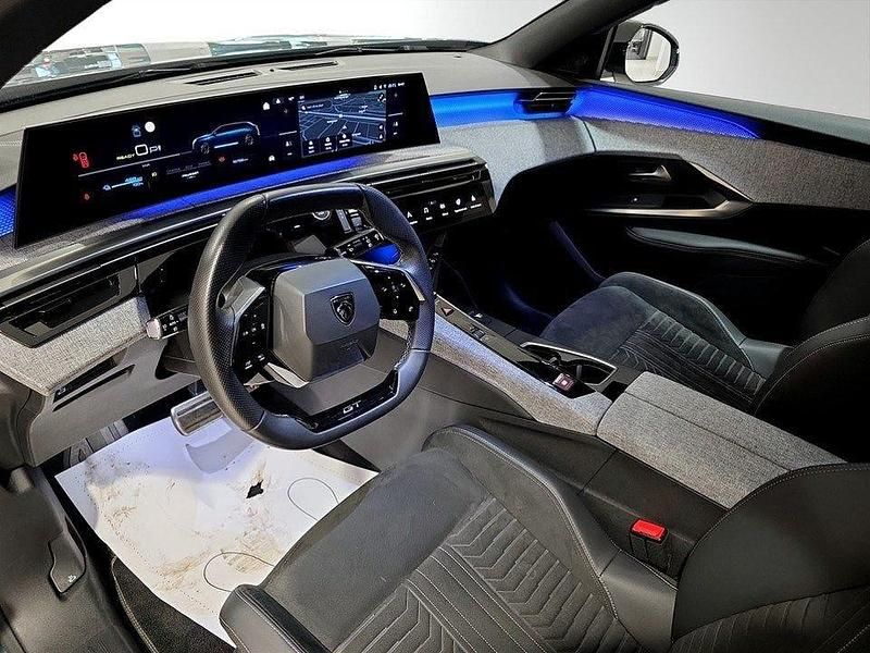 Begagnad Peugeot e-5008 GT 157 kW (214 HK) 2024 Blå SUV