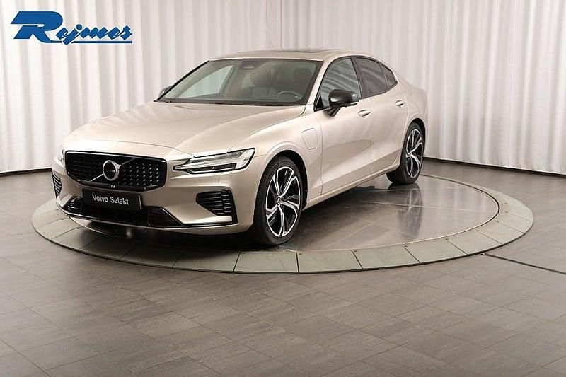 Ljusgrå Begagnad 2023 Volvo S60 Ultimate Sedan | 449 900 kr (Marknadspris) - Bild 1/4