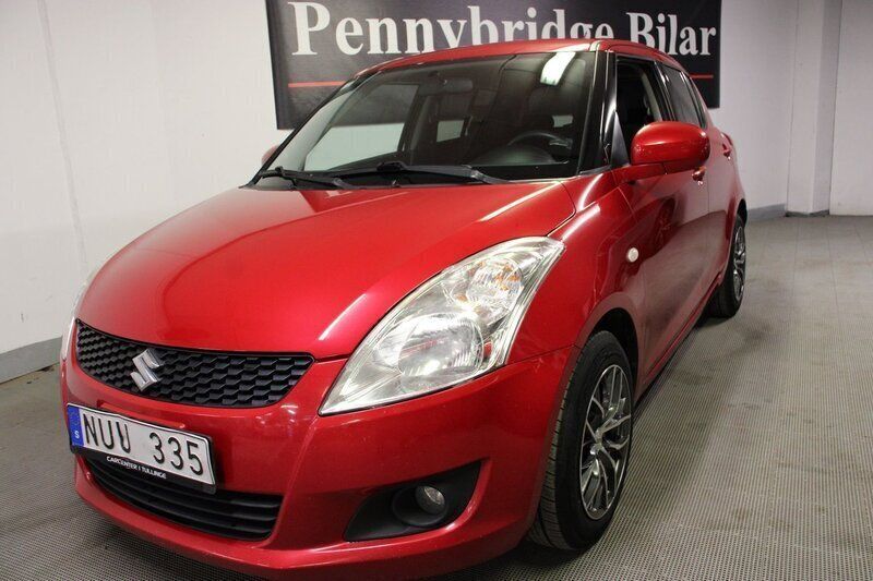 Röd Begagnad 2012 Suzuki Swift Halvkombi | 49 900 kr (Marknadspris) - Bild 1/4