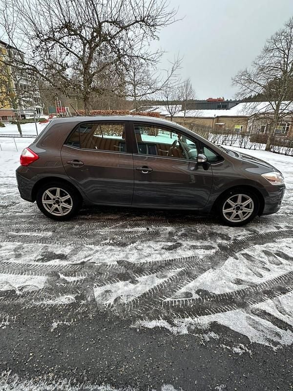 Begagnad Toyota Auris 132 HK (97 kW) 2012