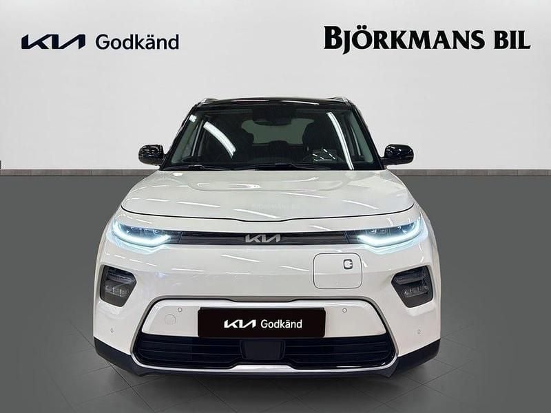 Begagnad Kia Soul EV Advance 150 kW (204 HK) 2023 /f1d/ clear white / black (s) SUV
