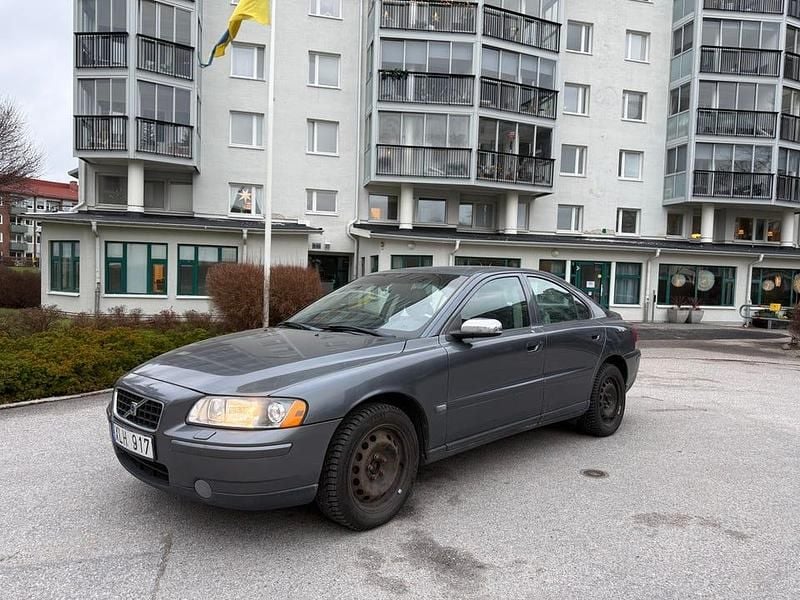 Begagnad 2006 Volvo S60 Sedan | 20 000 kr (Superpris) - Bild 1/4