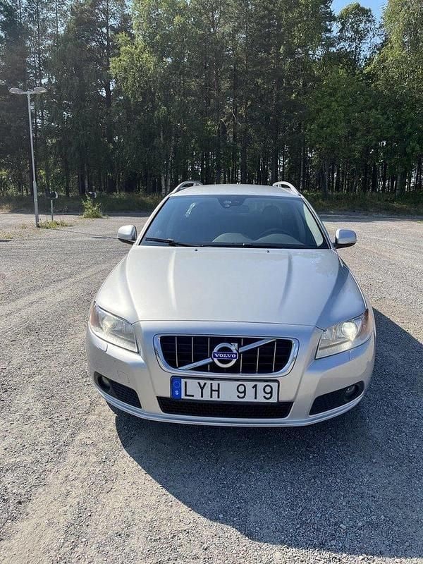 Grå Begagnad 2012 Volvo V70 Summum Kombi | 68 000 kr (Bra pris) - Bild 1/4