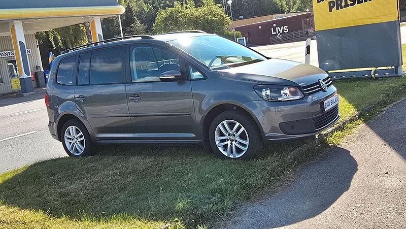 Begagnad VW Touran 150 HK (110 kW) 2014 Mörkgrå Minibuss