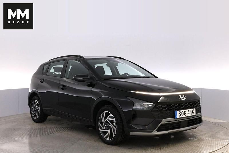 Svart (svart metallic) Begagnad 2025 Hyundai Bayon Essential SUV | 239 000 kr (Marknadspris) - Bild 1/4