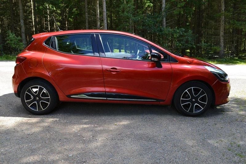 Röd Begagnad 2013 Renault Clio IV Halvkombi | 53 000 kr (Bra pris) - Bild 1/4