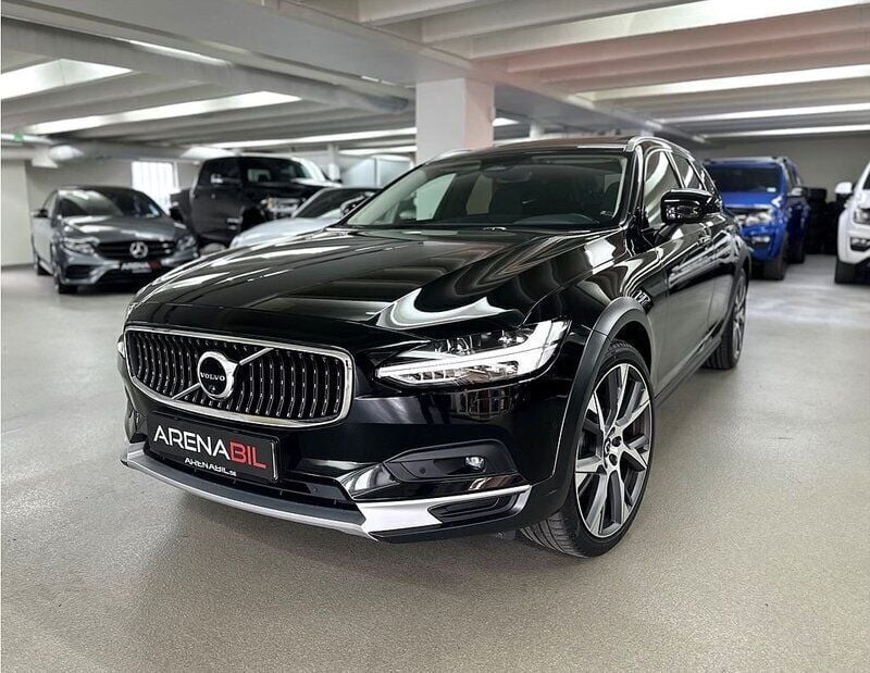 Svart Begagnad 2022 Volvo V90 CC Kombi | 499 900 kr (Dyr) - Bild 1/4