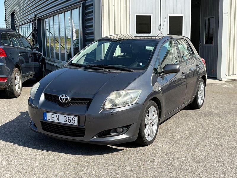 Mörkgrå (grå) Begagnad 2007 Toyota Auris Halvkombi | 19 900 kr (Bra pris) - Bild 1/4
