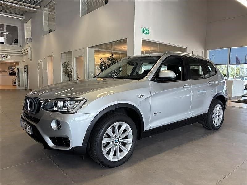 Silver Begagnad 2016 BMW X3 SUV | 209 800 kr (Marknadspris) - Bild 1/4