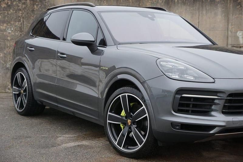 Begagnad Porsche Cayenne Chrono 462 HK (339 kW) 2020 Grå SUV