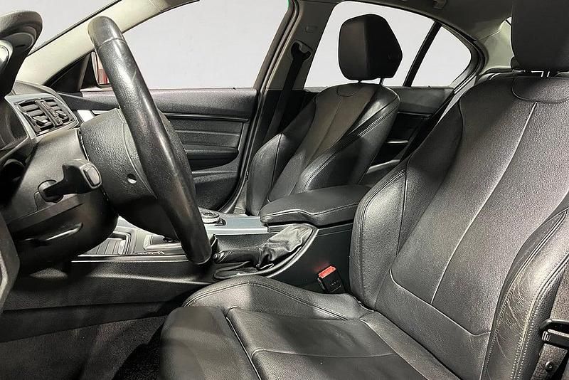 Begagnad BMW 320 184 HK (135 kW) 2014 Svart Sedan