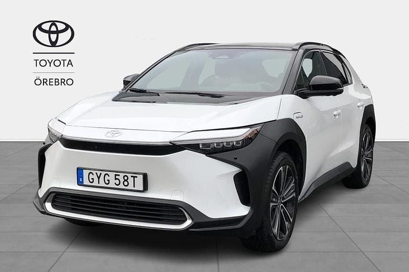 Vit Begagnad 2022 Toyota bZ4X Executive SUV | 379 900 kr (Bra pris) - Bild 1/3