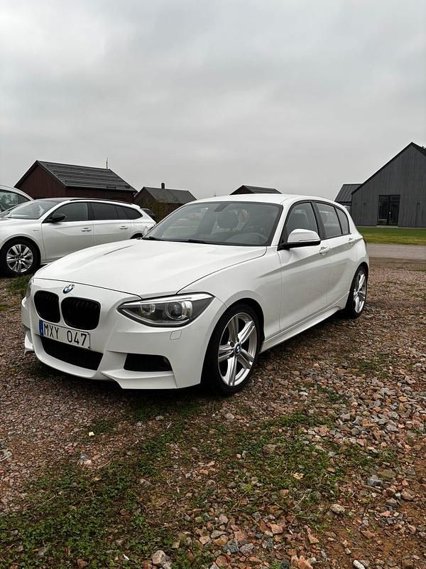 Begagnad 2013 BMW 118 Halvkombi | 104 900 kr (Bra pris) - Bild 1/4